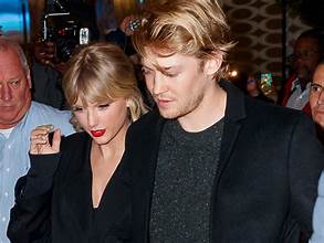 Taylor Swift's Ex-Boyfriend Joe Alwyn Goes Viral: What an Idiot!